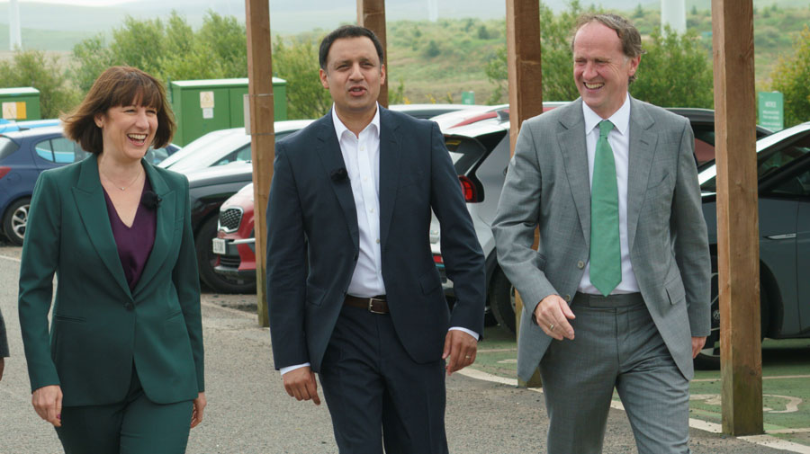 Rachel Reeves visits Whitlee Windfarm