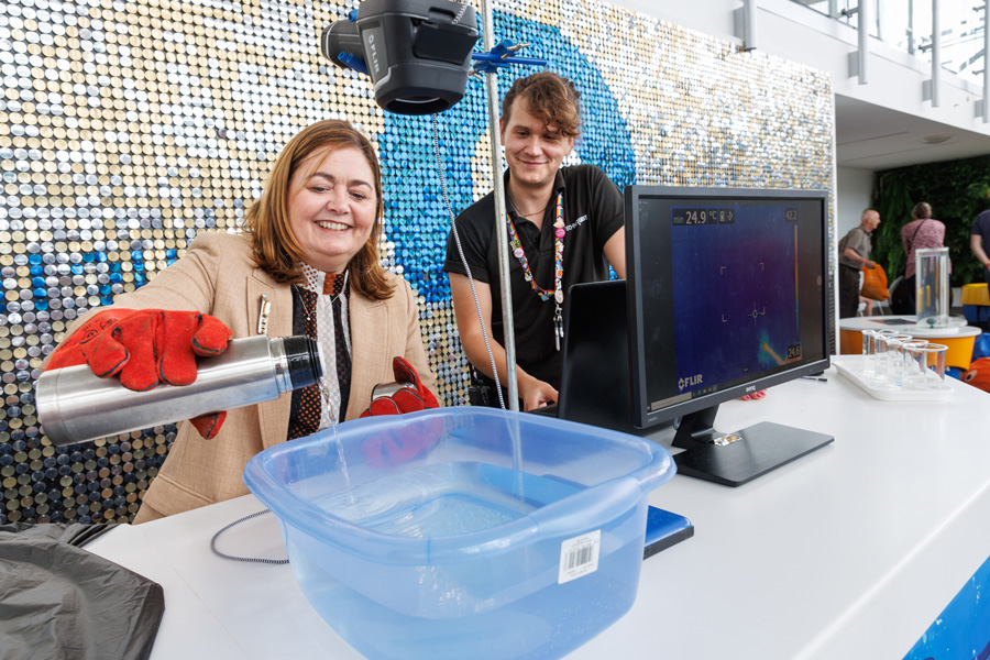 Melanie Hill visits Techniquest